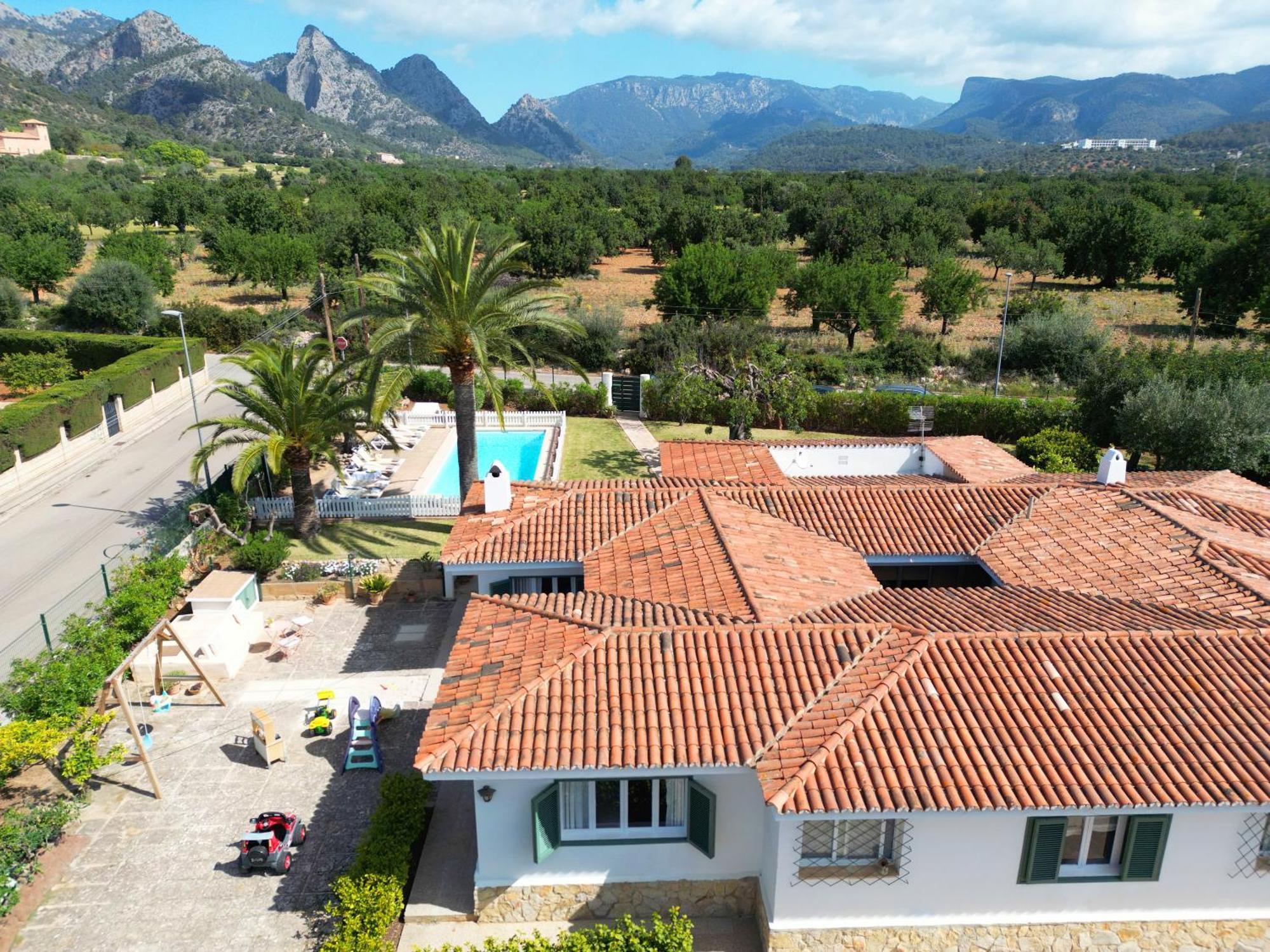 Ideal House For Two Families With Pool And Barbecue Ferienhaus