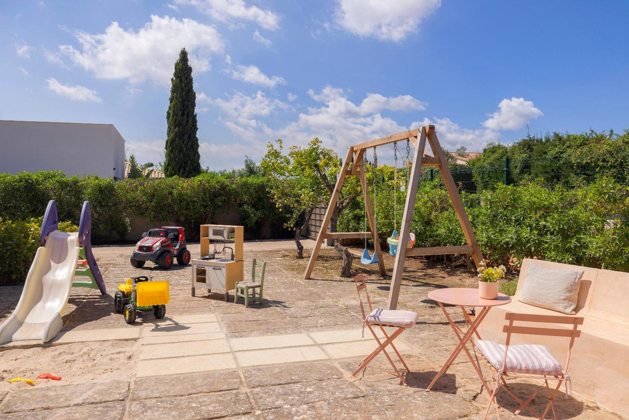 Ferienhaus Ideal House For Two Families With Pool And Barbecue Plamanyola