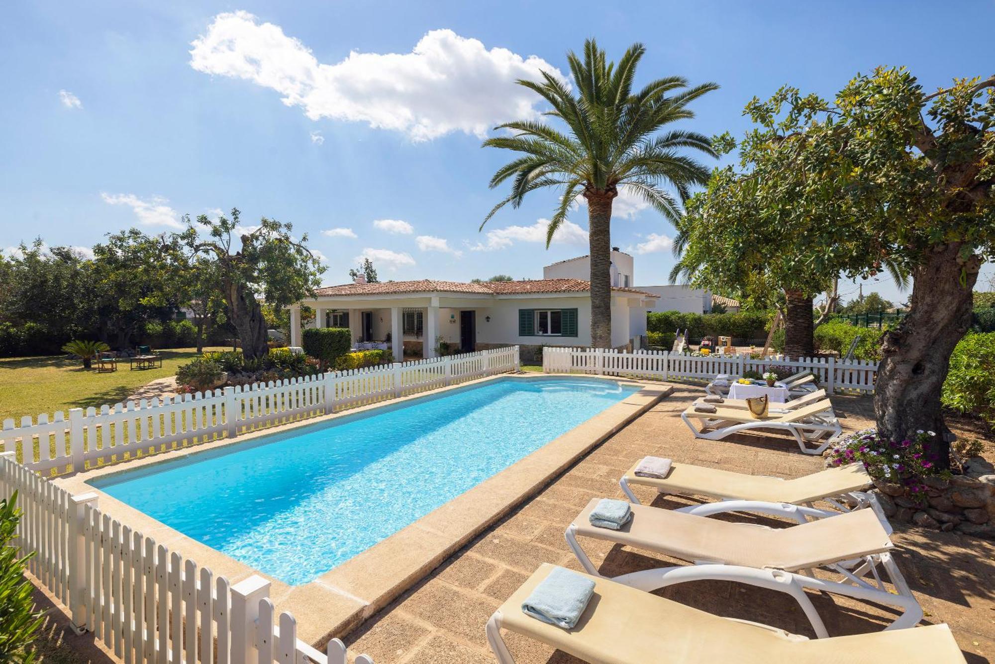 Ideal House For Two Families With Pool And Barbecue Ferienhaus