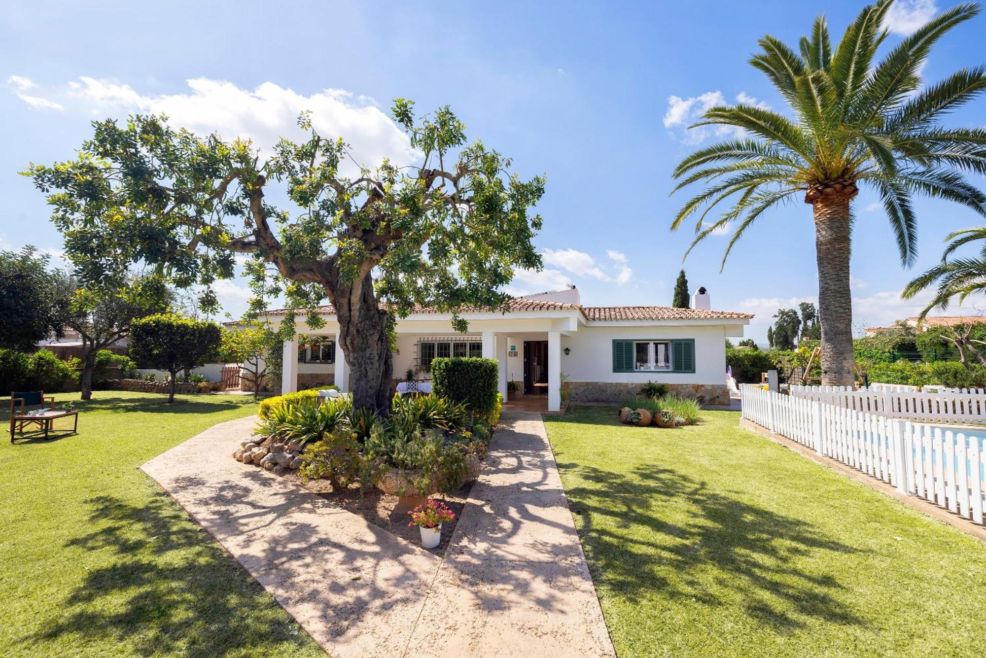 Holiday home Ideal House For Two Families With Pool And Barbecue Palmanyola