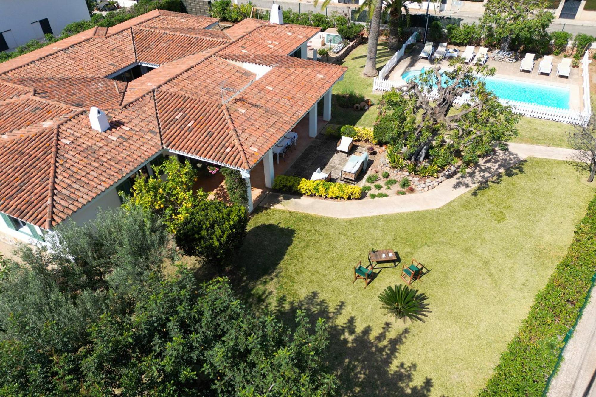 Holiday home Ideal House For Two Families With Pool And Barbecue