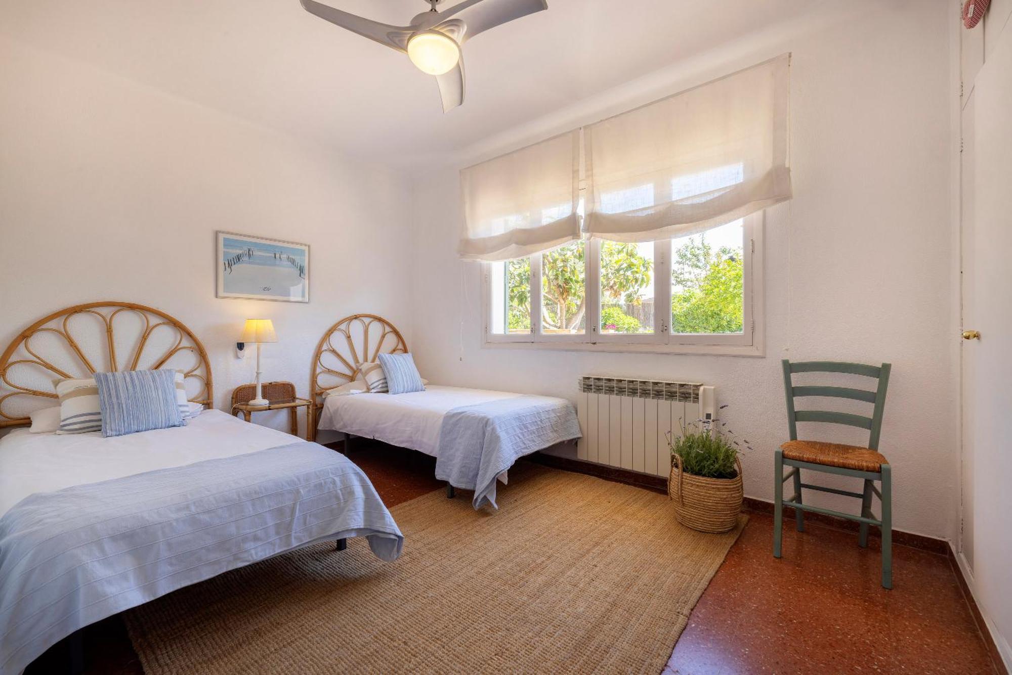 Ideal House For Two Families With Pool And Barbecue Holiday home